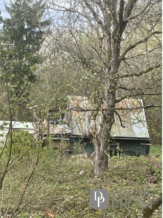 Podíl 1/8 na pozemcích + stavbě Budenín